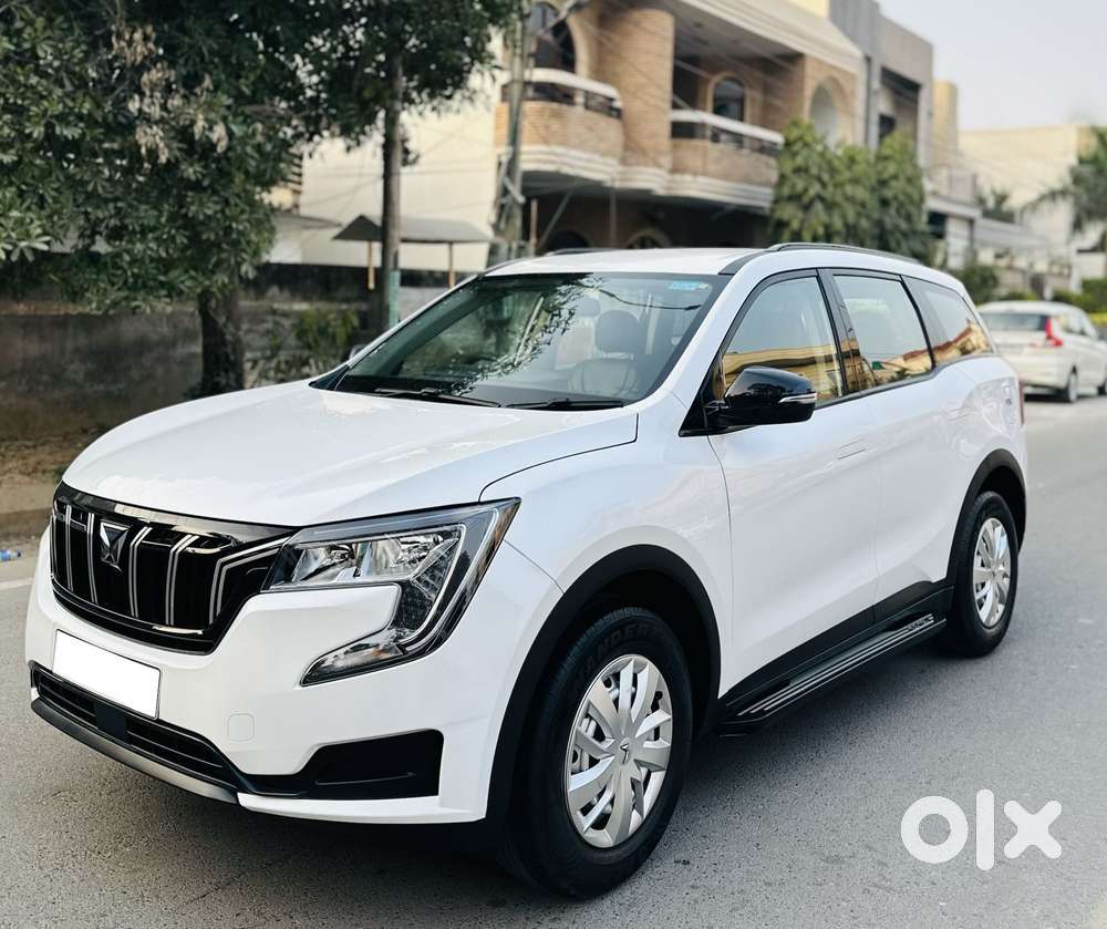 Mahindra Xuv700 2.0 Mx Petrol Mt 5 Str, 2023, Petrol