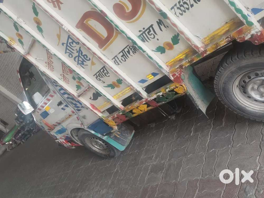 Koi Kami Nahi H Gadi Ma Nai Loan H