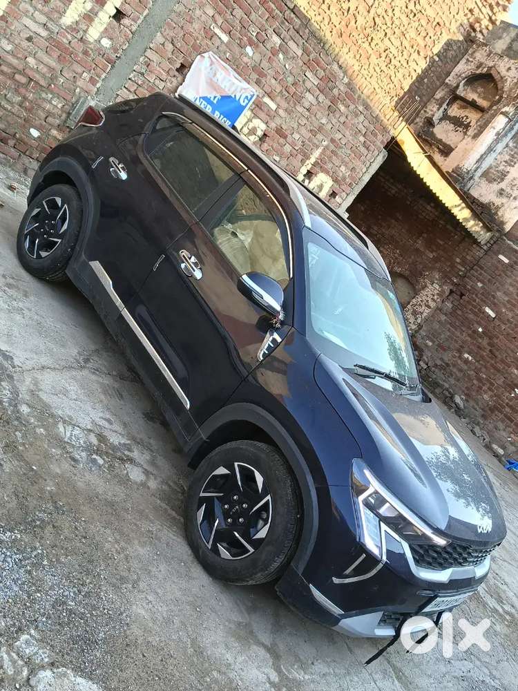 Brand New Car Hai Polotyene Bhi Nhi Utri Abhi