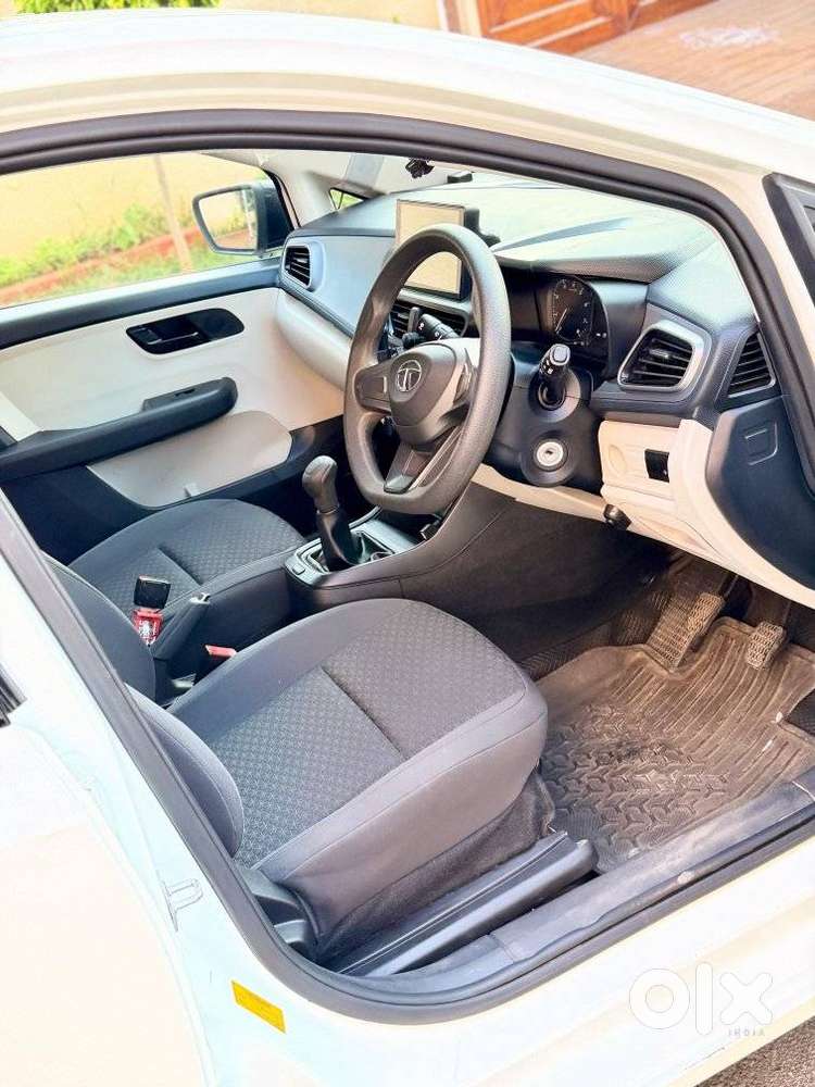 Tata Altroz 1.2 Xm, 2023, Petrol