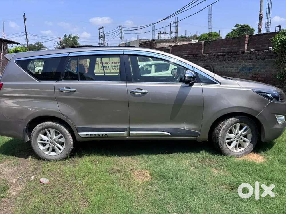 Toyota Innova Crysta 2.4 V 2019