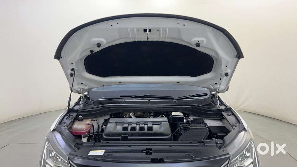 Mahindra Xuv700 2.2 Ax 5 Diesel At 7 Str, 2025, Diesel