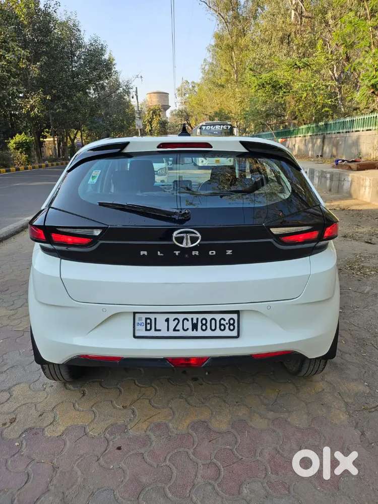 Tata Altroz Xza+( S ) Automatic Sunroof 2023