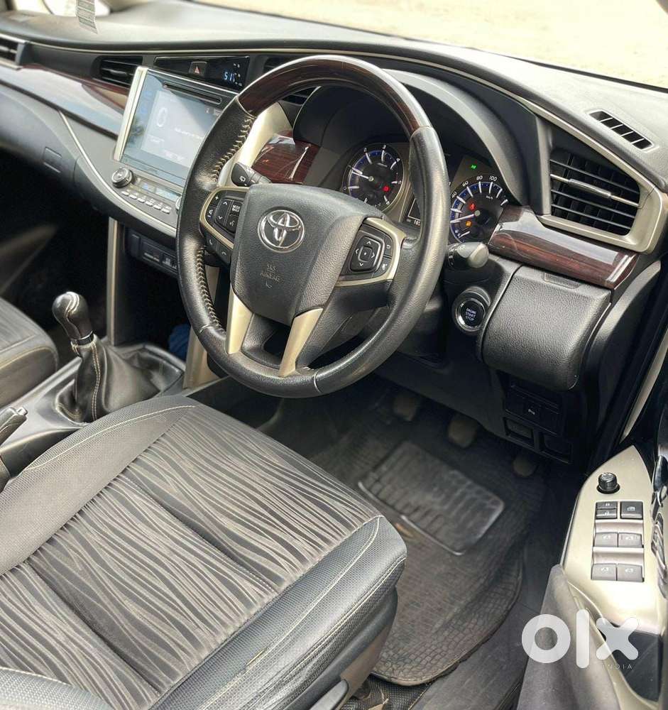 Toyota Innova Crysta 2.4 V, 2017