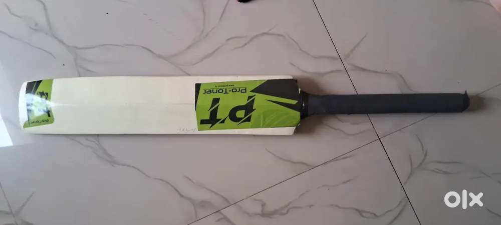 Virat kohli autographed bat