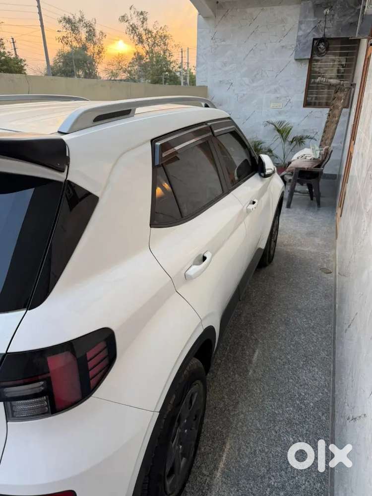 Hyundai Venue 2023 Petrol Sx 52000 Km Driven