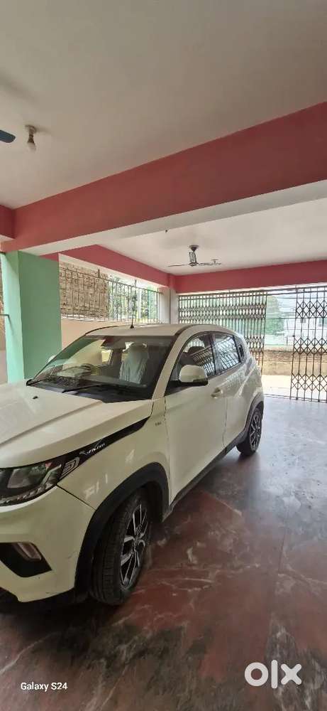 Mahindra Kuv 100