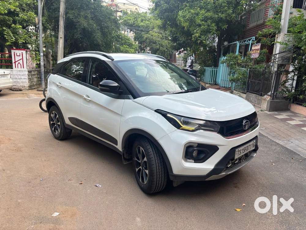 Tata Nexon 1.5 Revotorq Xza Plus Dual Tone Roof (o) Amt, 2021, Diese..