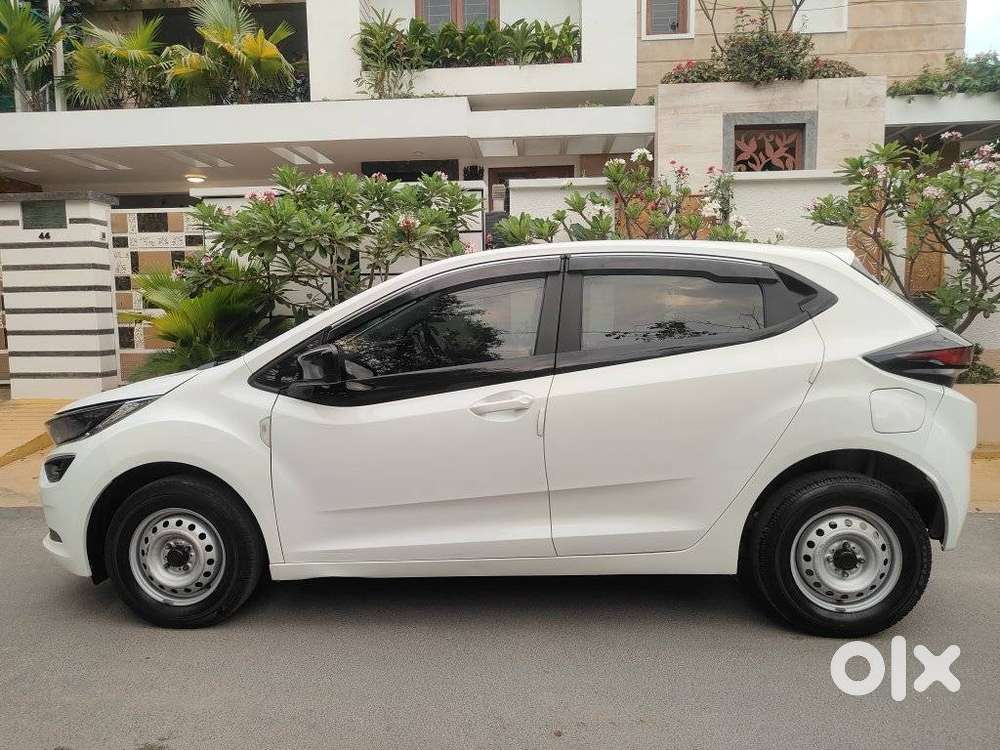 Tata Altroz 1.2 Xe, 2023, Petrol