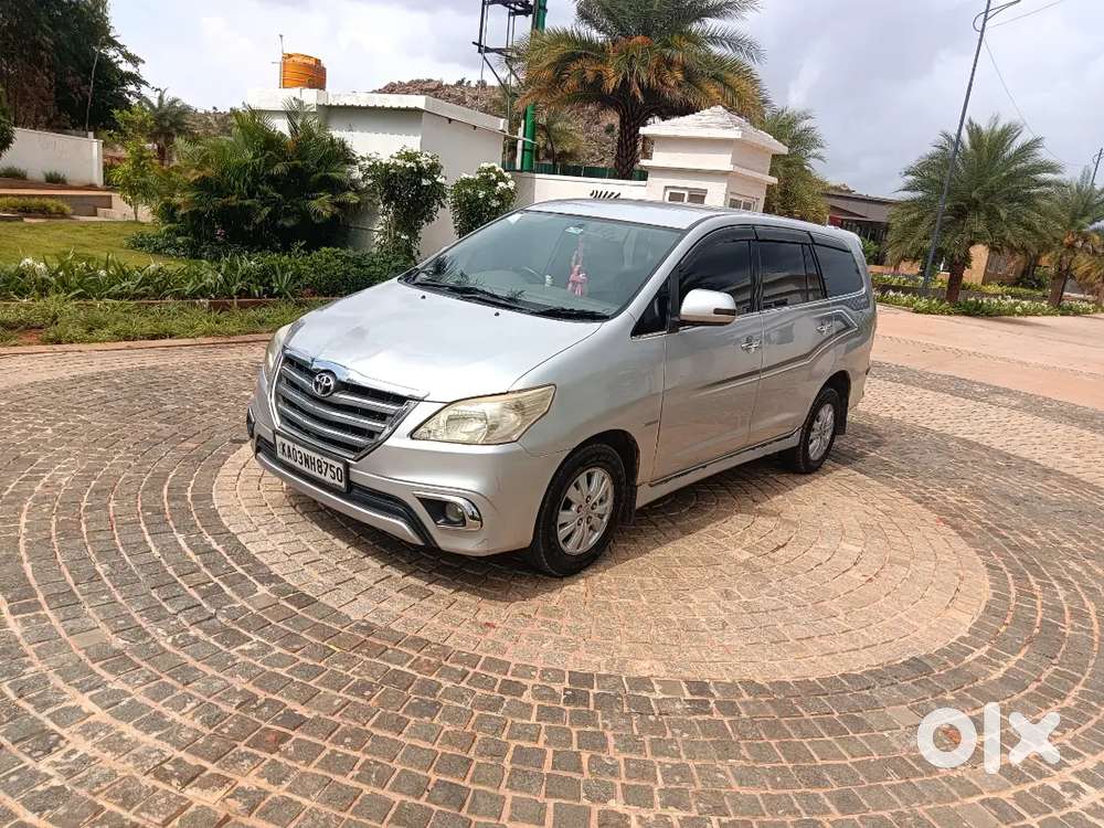 Toyota Innova V  2012 Diesel 194000 Km Driven Showroom History