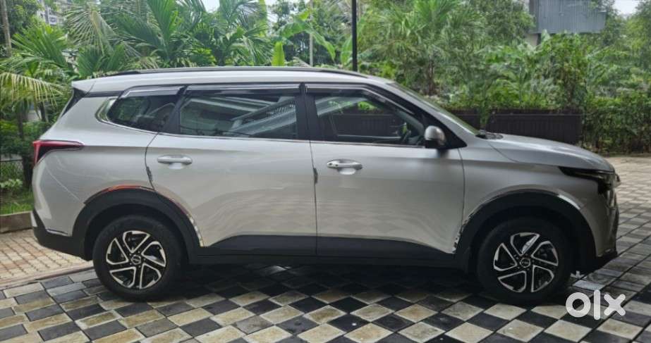 Kia Carens, 2022, Petrol