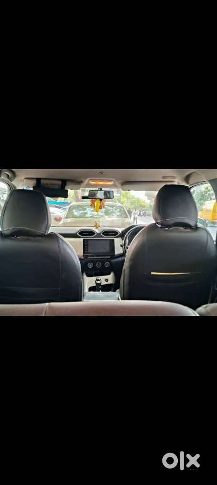 Nissan Magnite 1.0 Xv Premium, 2022, Petrol