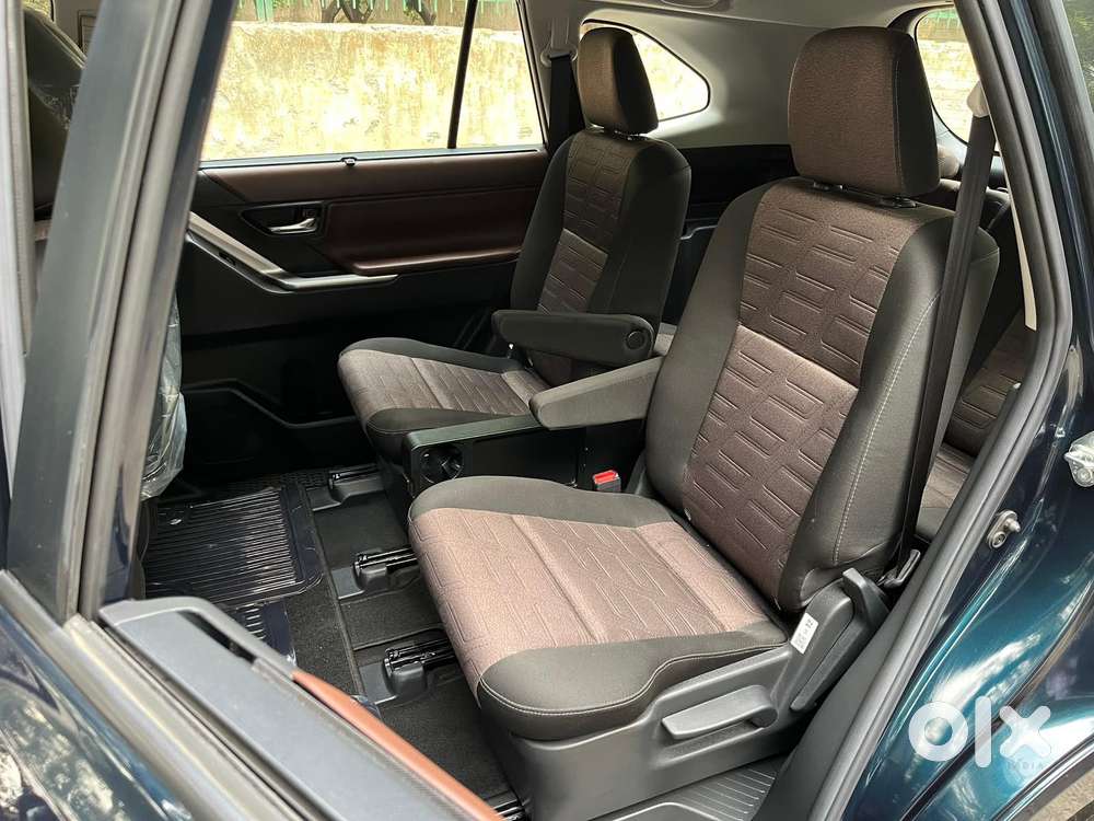 Toyota Innova Hycross 2.0 Vx Hybrid 7 Str, 2025, Petrol