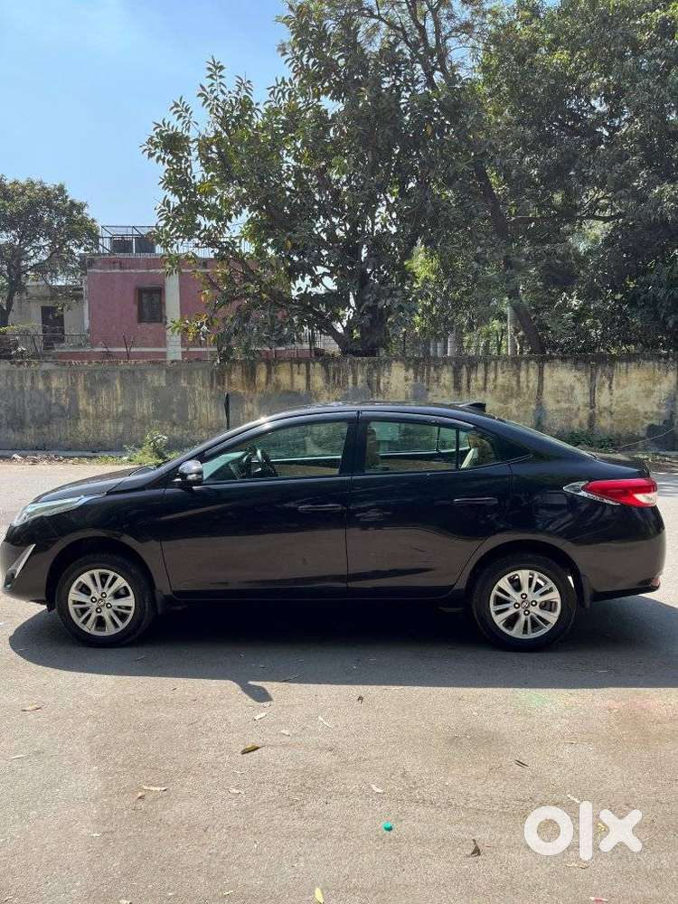 Toyota Yaris V Cvt, 2019, Petrol