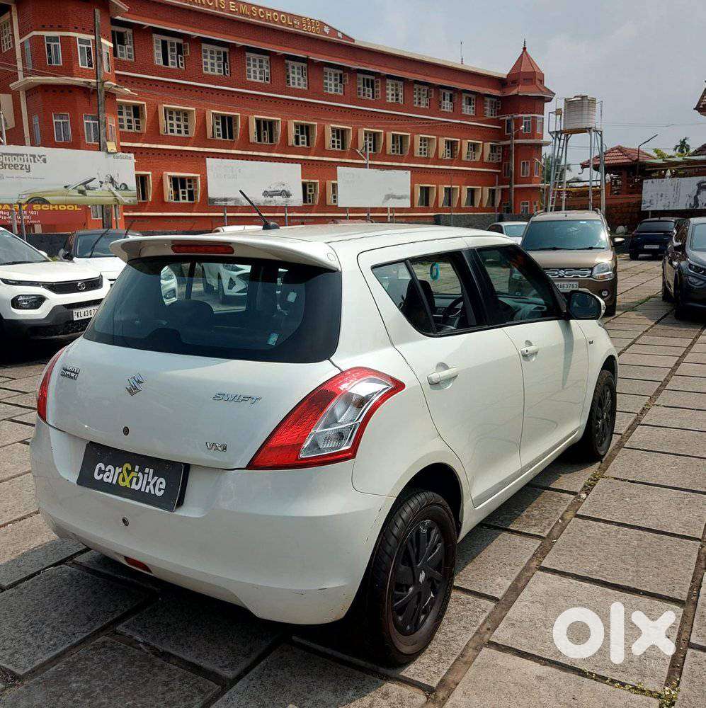 Maruti Suzuki Swift Vxi Optional, 2017, Petrol