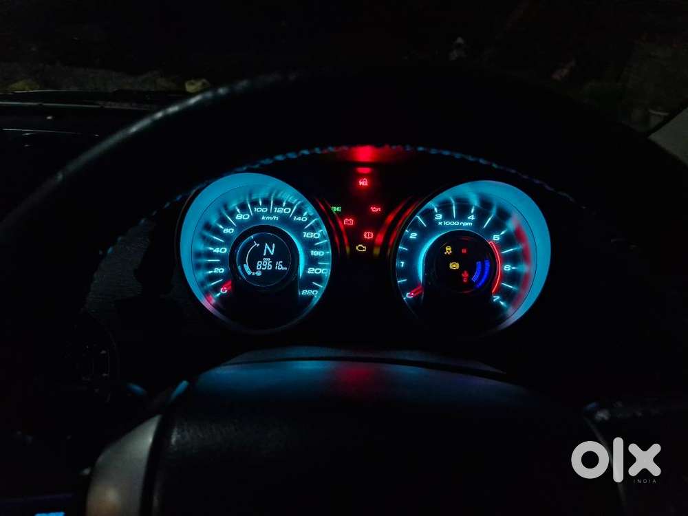 Xuv 500 W10 Well Maintained, Urgent Sell