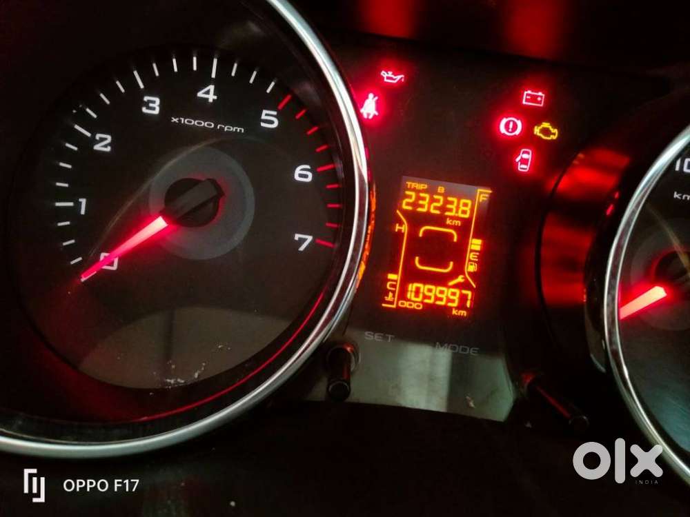 Mahindra Tuv 300 Mhawk100 T8 Dual Tone, 2017, Diesel