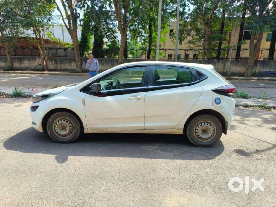 Tata Altroz 1.2 Xe, 2020, Petrol