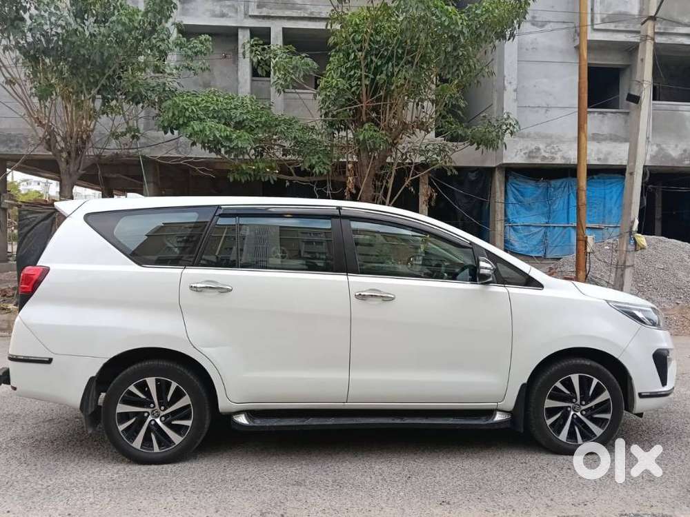 Toyota Innova Crysta 2.8z Automatic, 2016, Diesel