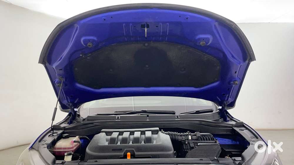 Mahindra Xuv700 2.0 Ax 5 Petrol Mt Str, 2022, Petrol