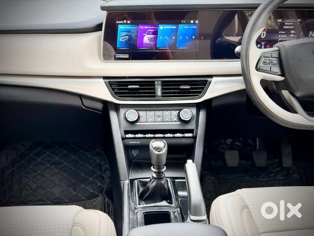 Mahindra Xuv700 2.0 Ax 5 Petrol Mt 7 Str, 2024, Petrol