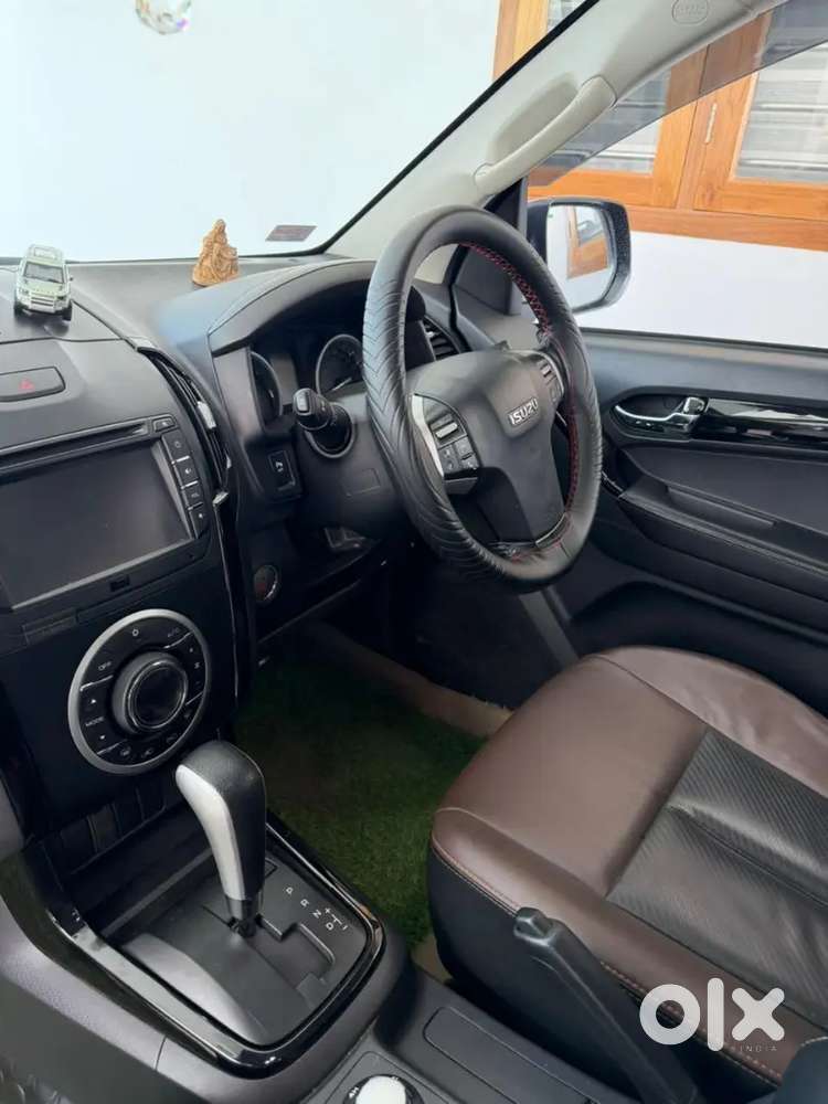 Isuzu V-cross Prestige 2021
