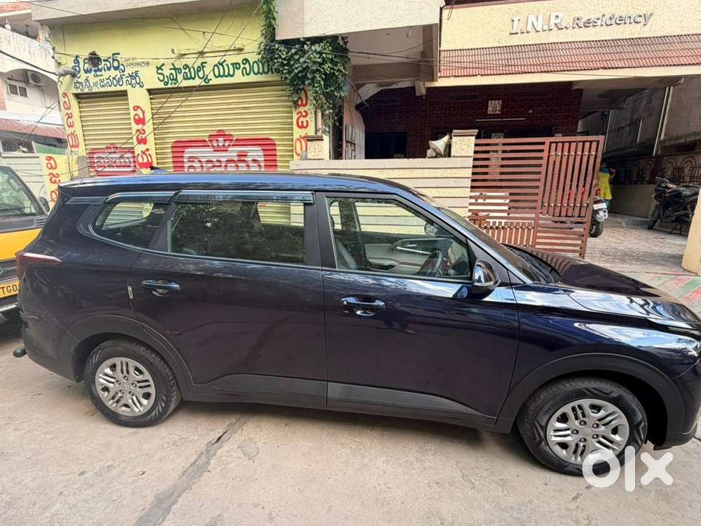 Kia Carens 2024 Petrol Well Maintained