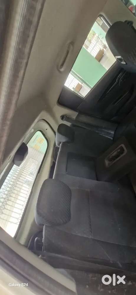Mahindra Kuv 100