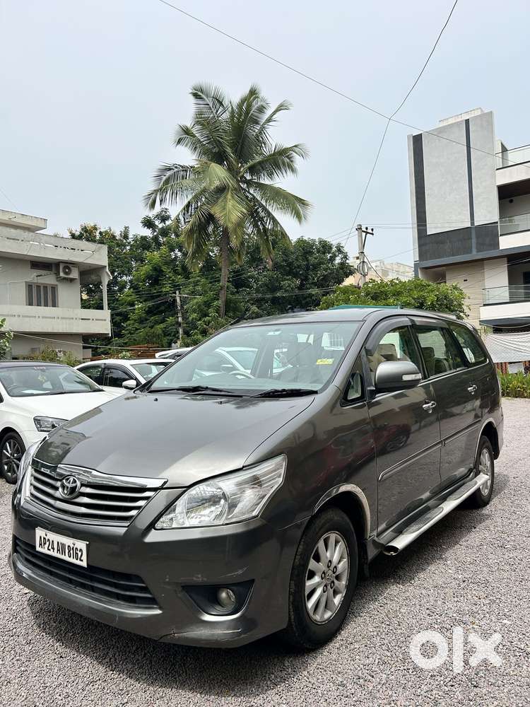 Toyota Innova 2.5 V 8 Str, 2013, Diesel