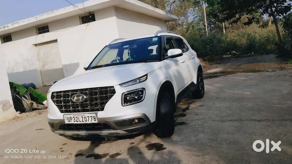 Hyundai Venue 2021 Petrol 60000 Km Driven