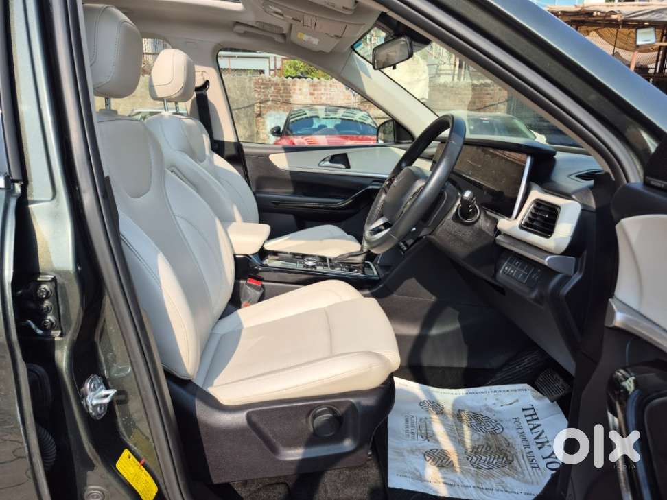Mahindra Xuv700 2.2 Ax 7 Diesel At Luxury Pack Str, 2025, Diesel