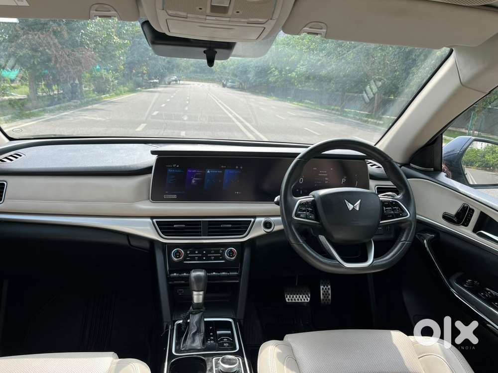 Mahindra Xuv700 2.0 Ax 7 Petrol At Luxury Pack Str, 2023, Petrol