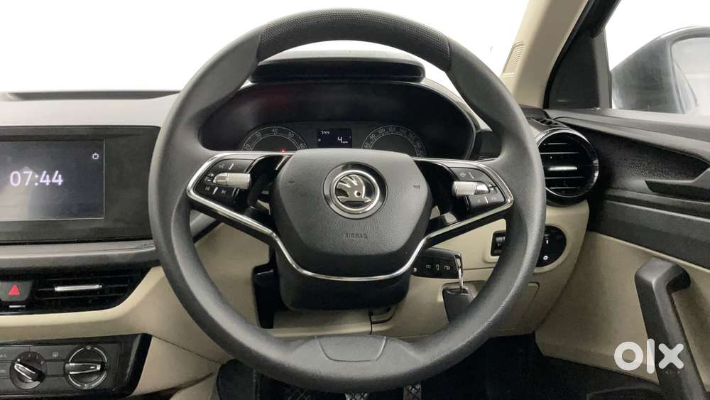 Skoda Slavia Active 1.0l Tsi Mt, 2022, Petrol