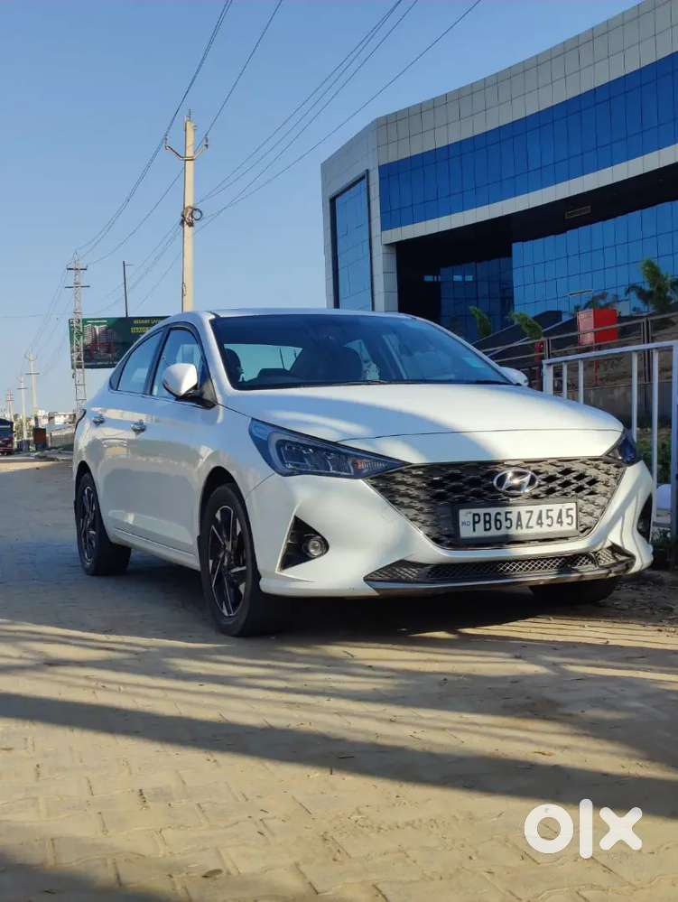 Verna Top Model With Ventilation Seat,led Light, Service Centre Record