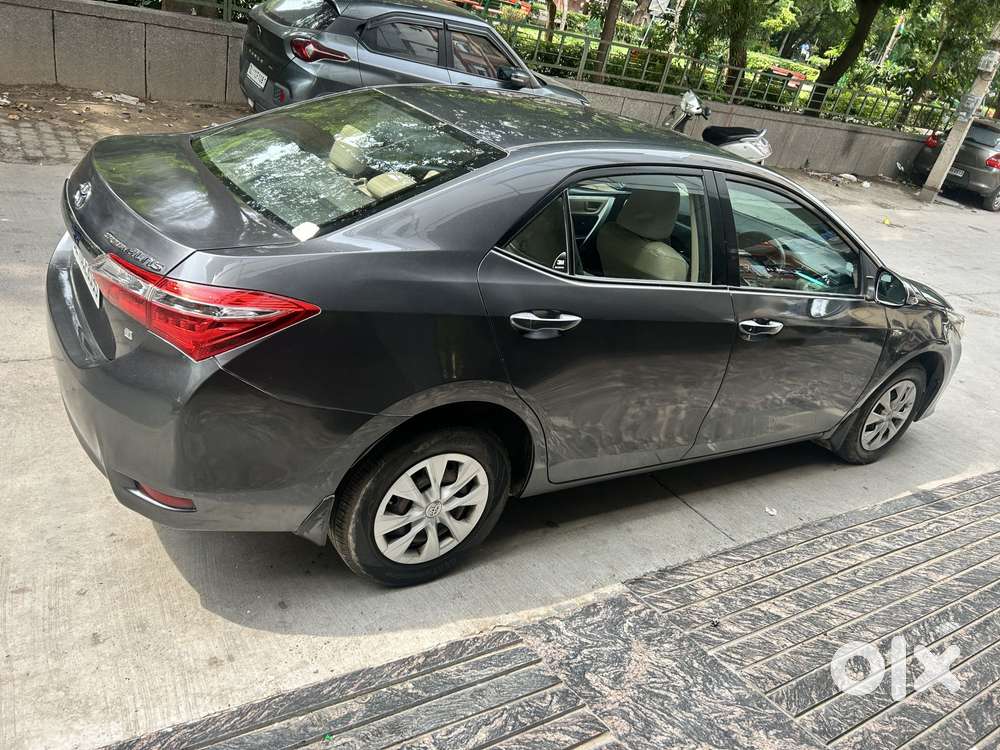 Toyota Corolla Altis 1.8 J, 2015, Petrol