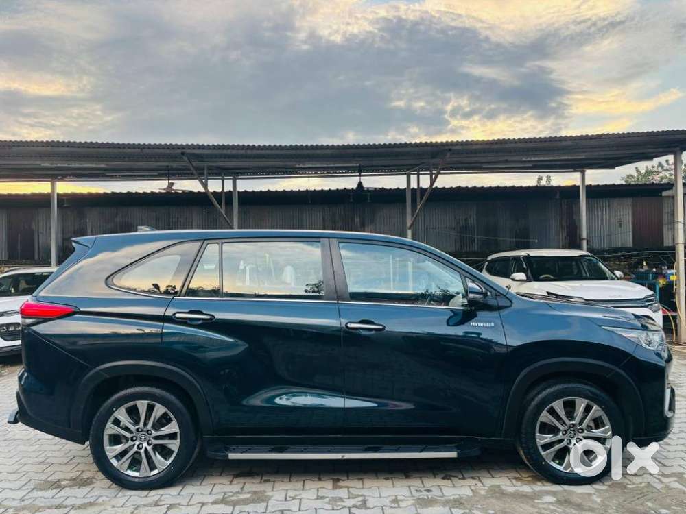 Toyota Innova Hycross 2.0 Zx (o) Hybrid 7 Str, 2023, Petrol