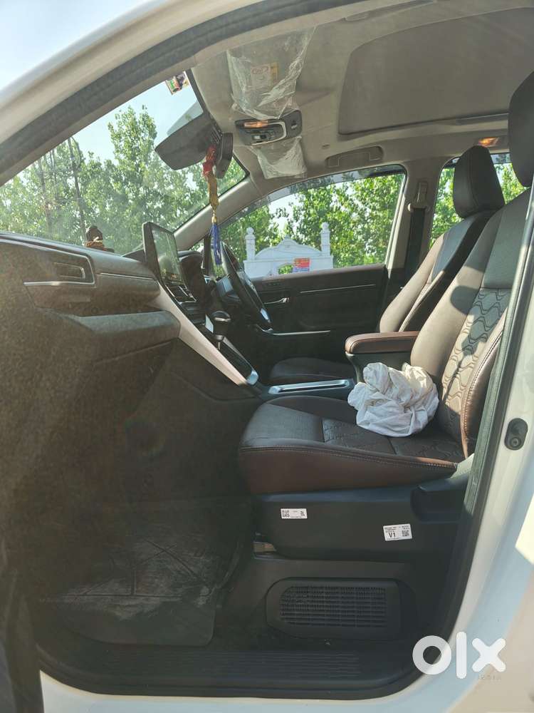 Toyota Innova Hycross 2.0 Zx Hybrid 7 Str, 2024, Petrol