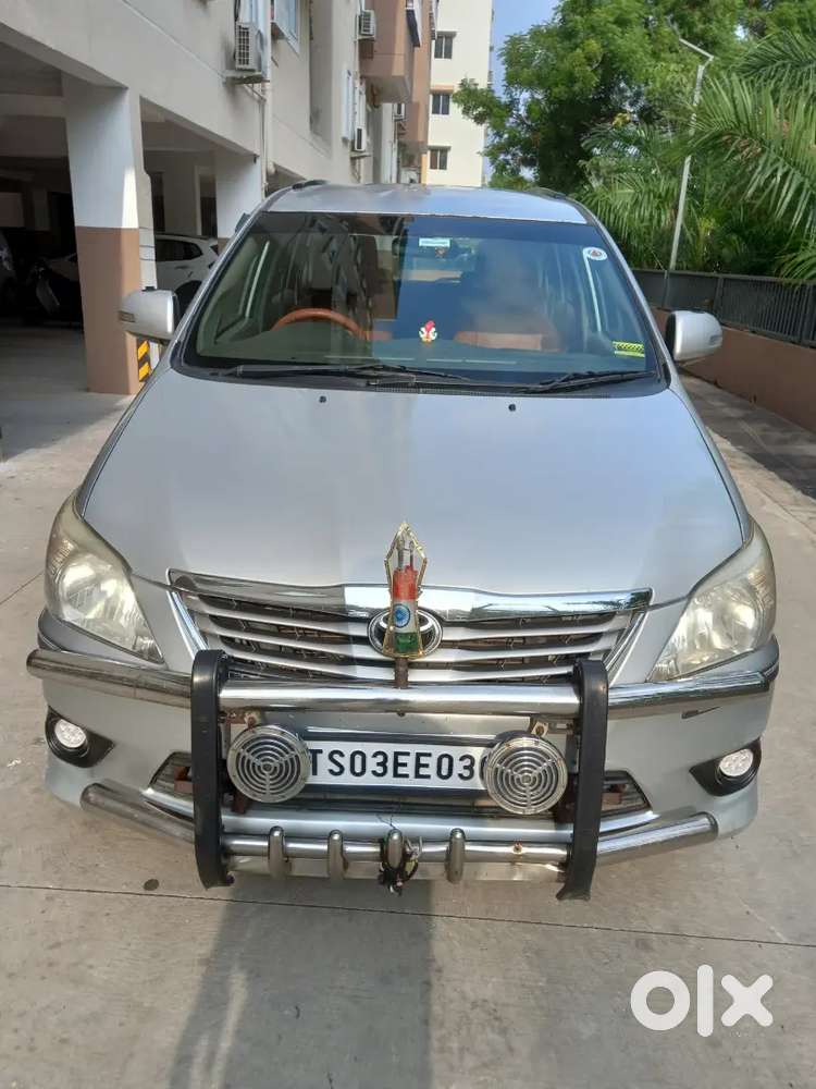 2013 Innova 2.5 V Diesel