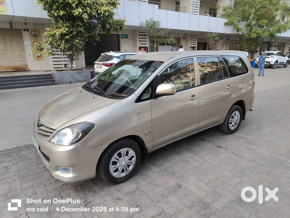 Toyota Innova 2.5 G (diesel) 8 Seater, 2011, Diesel
