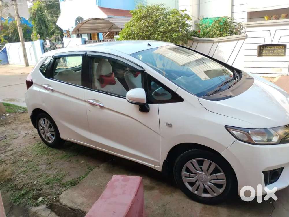 Honda Jazz 1.5 S 2015 28 Kmpl Mileage