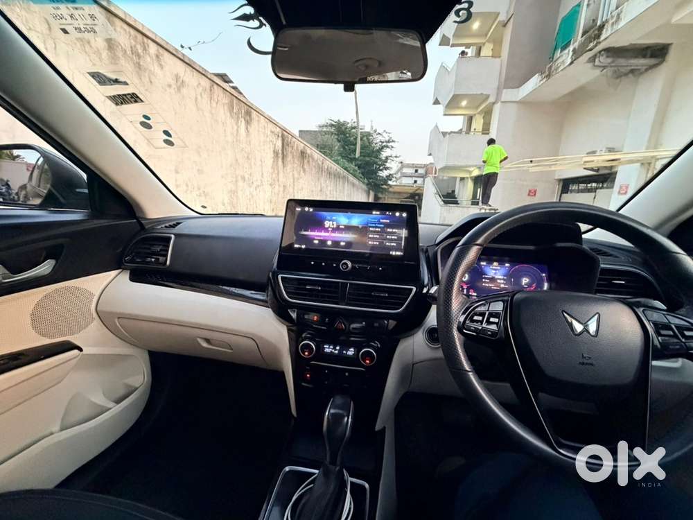 Mahindra Xuv 3xo Petrol 2025