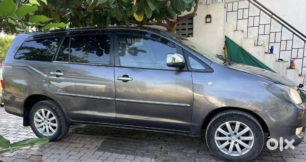 Toyota Innova 2.5 G (diesel) 8 Seater, 2010, Diesel