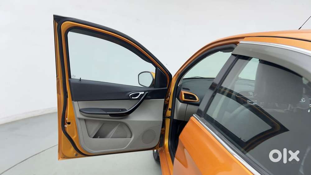 Tata Tiago Xza, 2017, Petrol
