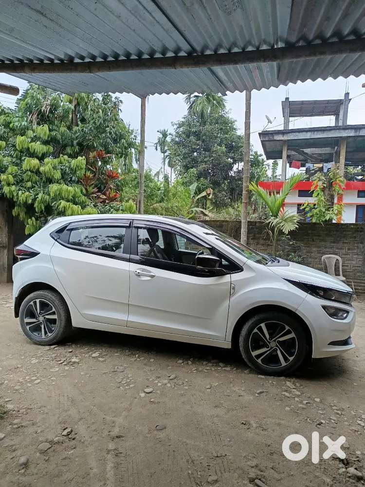 Altroz Zx Plus 1.2 Rtn Bs6 Car. Just 3 Years 6 Month Old.