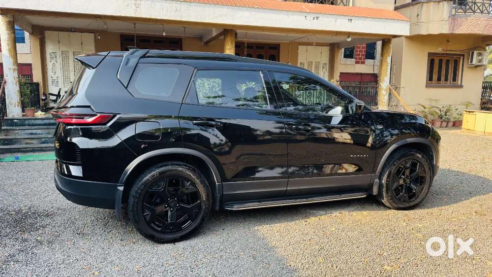 Tata Safari 6 Seater Diesel At Dark Edition Top Model