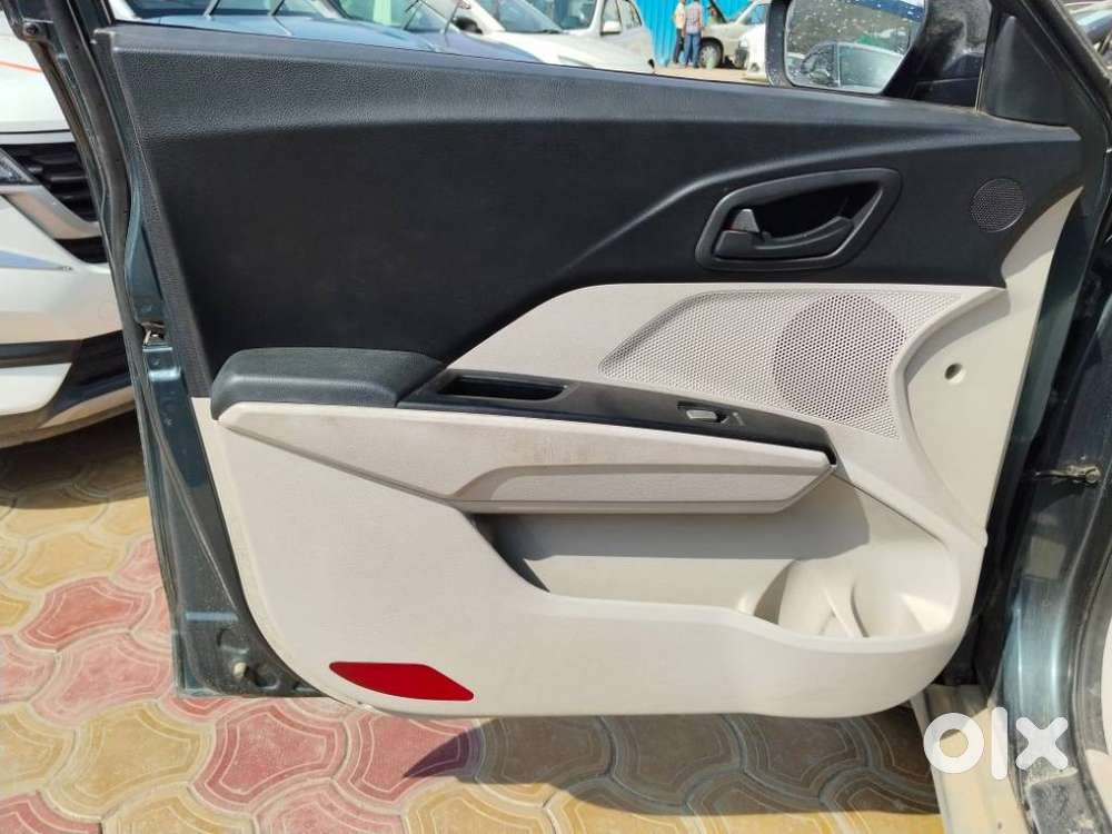 Mahindra Xuv300 W6, 2020, Petrol