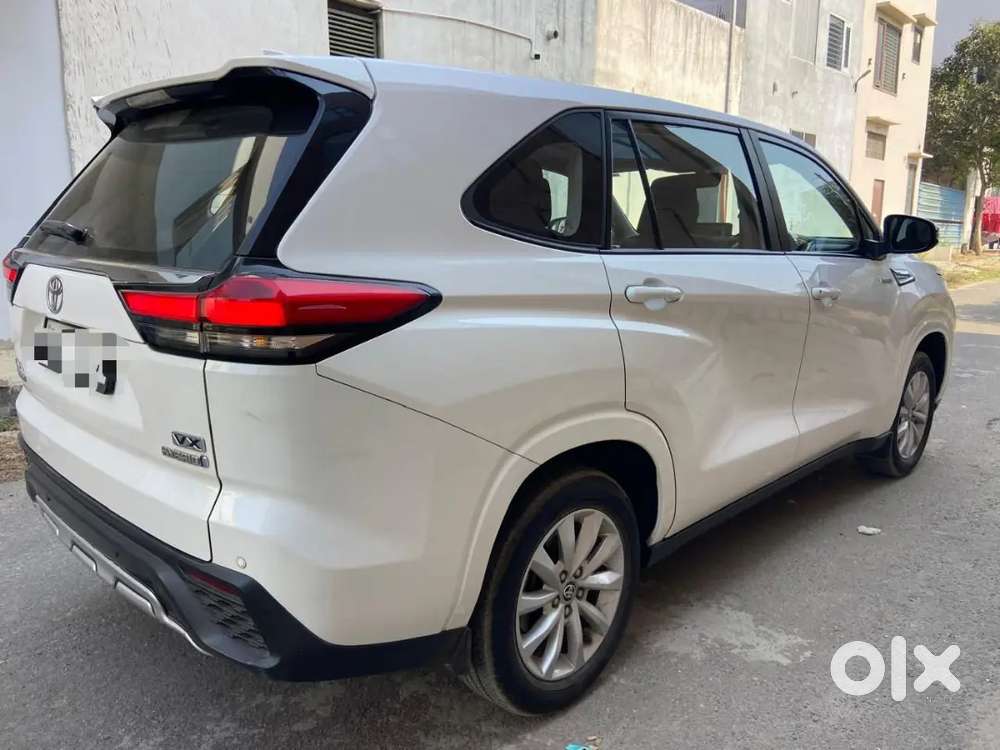 Toyota Innova Hycross 2024