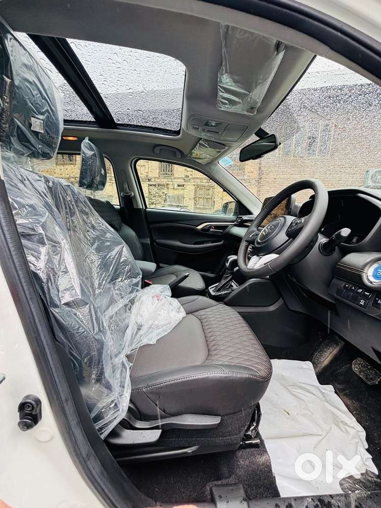 Maruti Suzuki Grand Vitara 1.5 Alpha Plus Intelligent Hybrid Ecvt, 2..