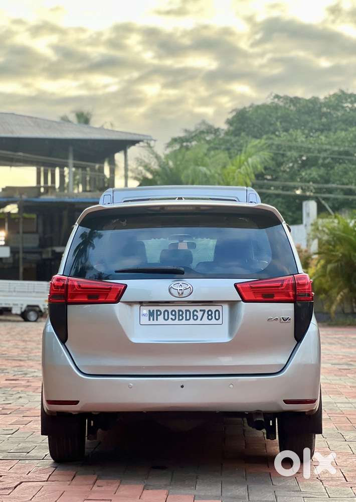Toyota Innova Crysta 2.4 V, 2016, Diesel