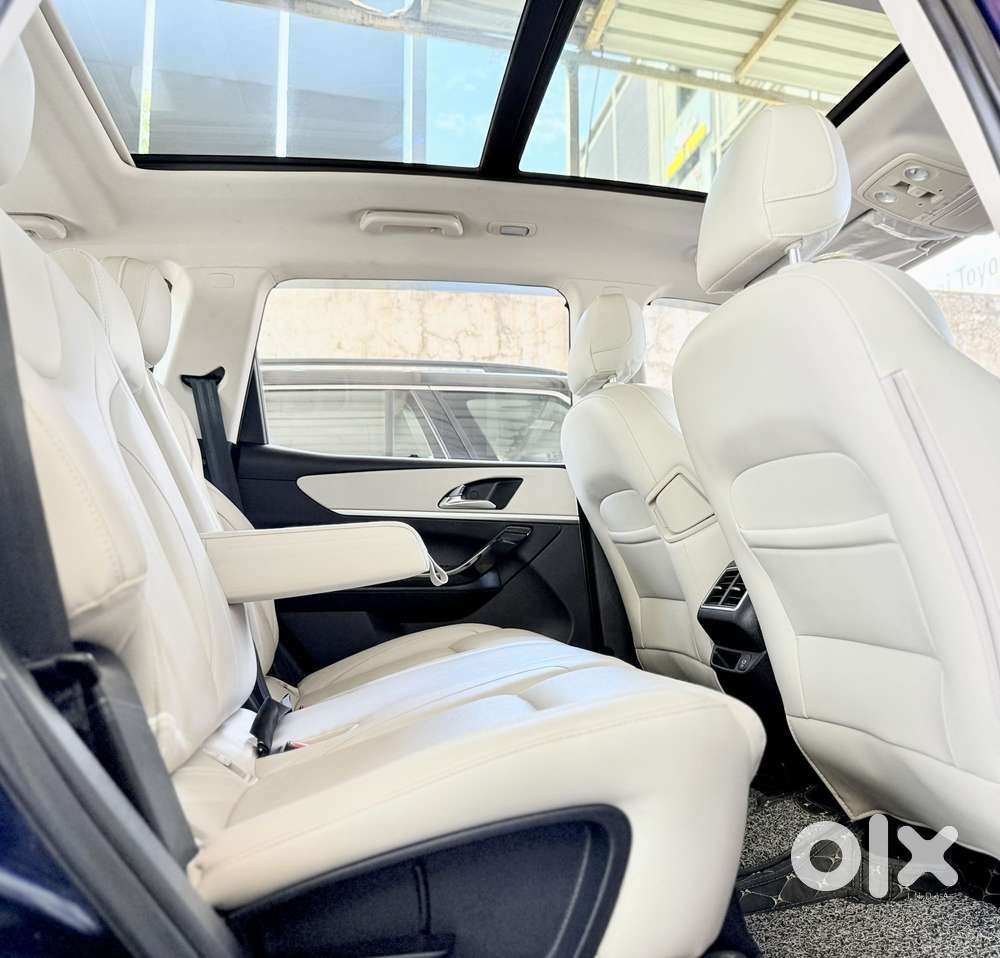 Mahindra Xuv700 2.2 Ax 7 Diesel At Str, 2022, Diesel